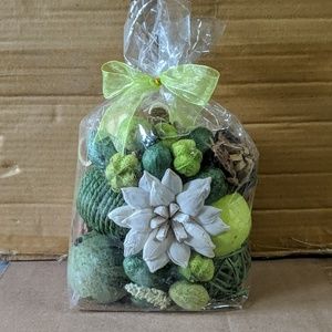 Vase filler /potpourri bag